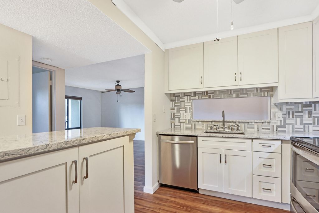Photo of 6504 Chasewood Drive #B, Jupiter, FL 33458 (MLS # R11036765)