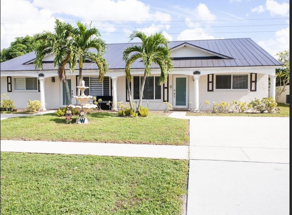 Photo of 1322 Riverside Circle #1322, Wellington, FL 33414 (MLS # R11142408)