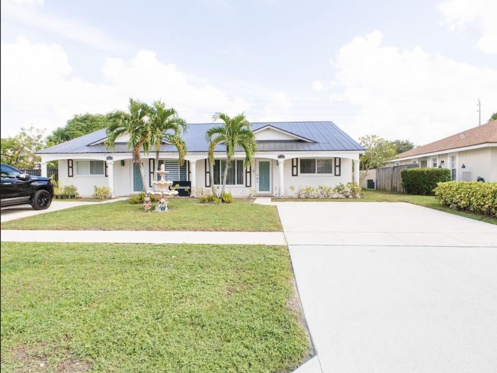 Photo of 1322 Riverside Circle #1322, Wellington, FL 33414 (MLS # R11142408)