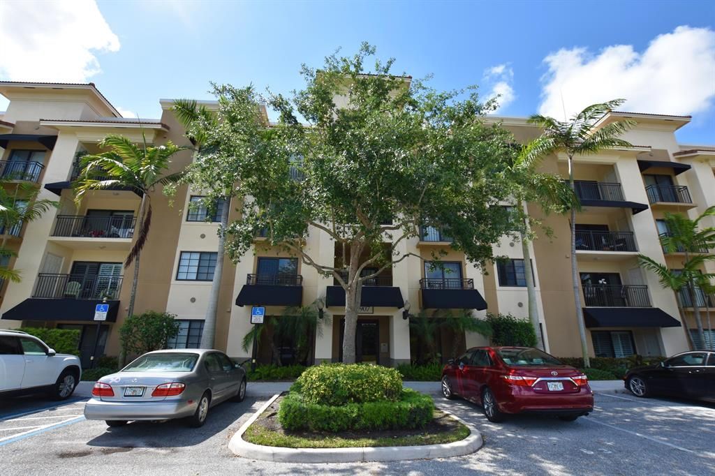 Photo of 4907 Midtown Lane #1305, Palm Beach Gardens, FL 33418 (MLS # R10731940)