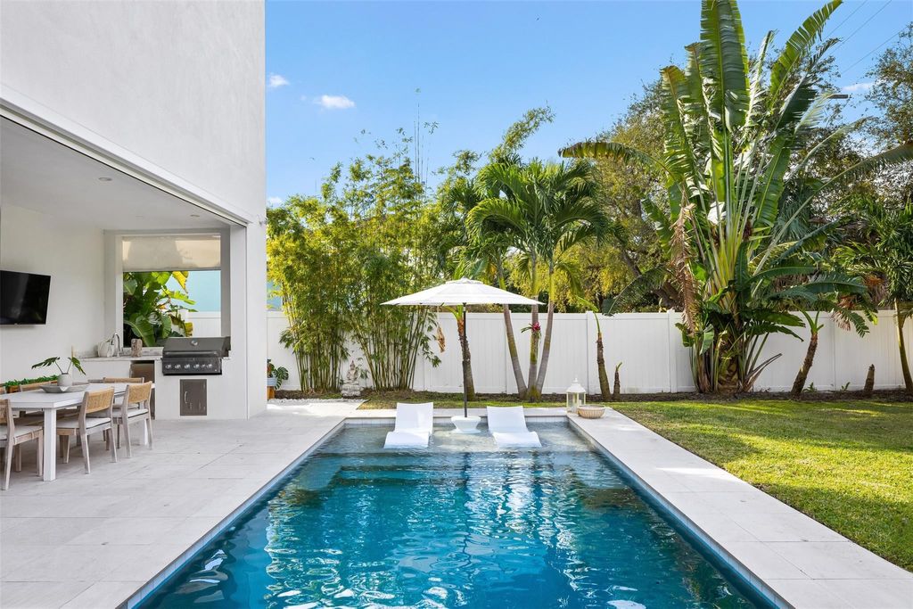 Photo of 1405 NE 4th Avenue, Boca Raton, FL 33432 (MLS # F10551325)