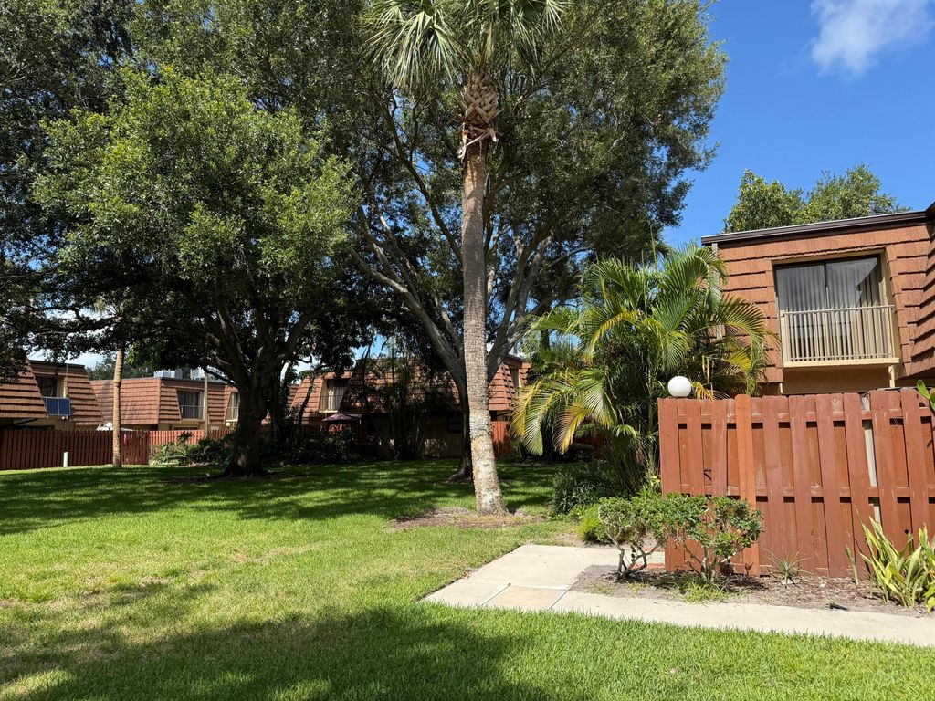 Photo of 1402 Nebraska Avenue #7c, Fort Pierce, FL 34950 (MLS # R11102560)