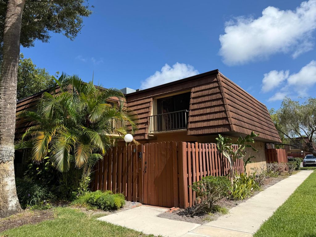 Photo of 1402 Nebraska Avenue #7c, Fort Pierce, FL 34950 (MLS # R11102560)