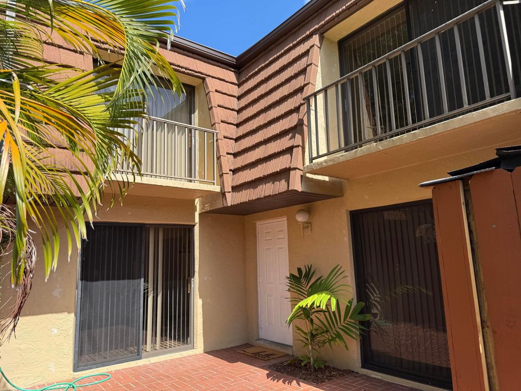 Photo of 1402 Nebraska Avenue #7c, Fort Pierce, FL 34950 (MLS # R11102560)