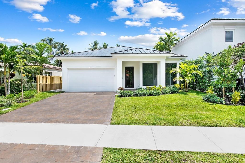 Photo of 1500 NE 16th Avenue, Fort Lauderdale, FL 33304 (MLS # F10423171)