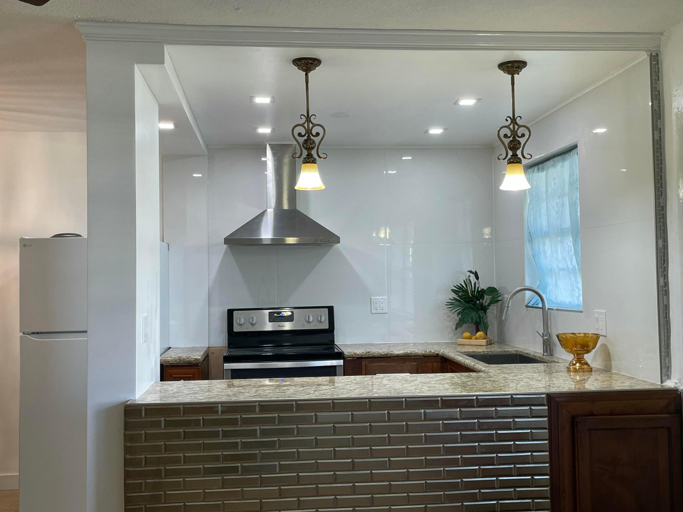 PALM ROYAL APTS INC CONDO - Residential Lease
