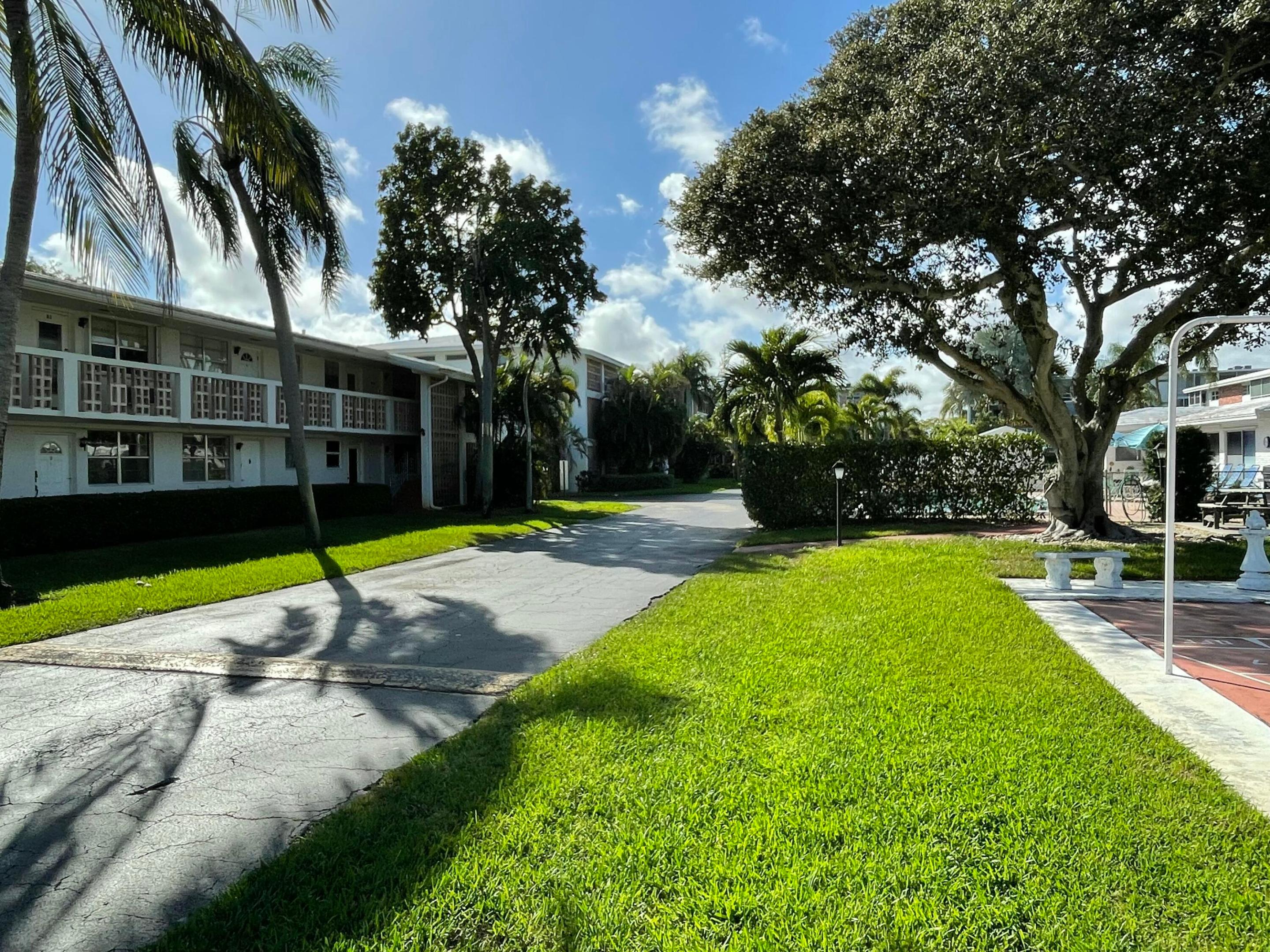 PALM ROYAL APTS INC CONDO - Residential Lease