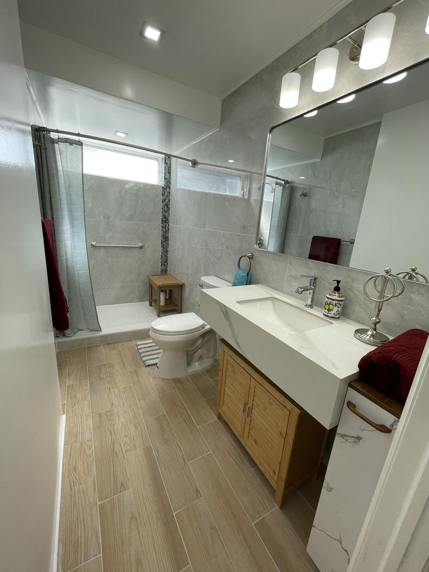 PALM ROYAL APTS INC CONDO - Residential Lease