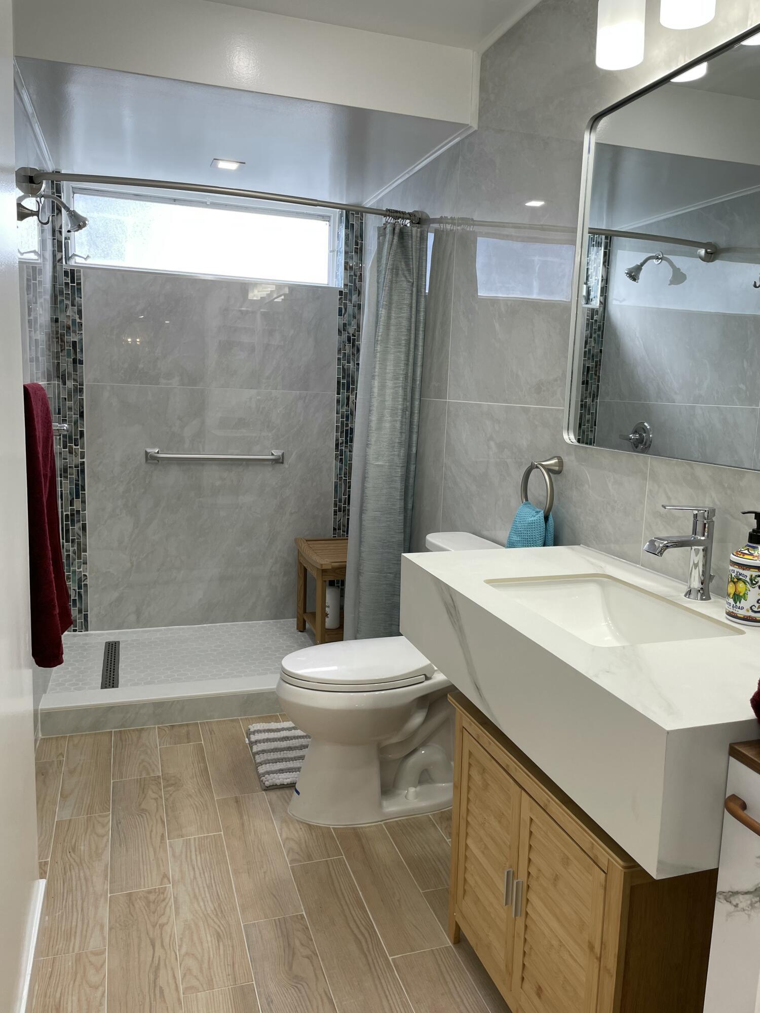 PALM ROYAL APTS INC CONDO - Residential Lease
