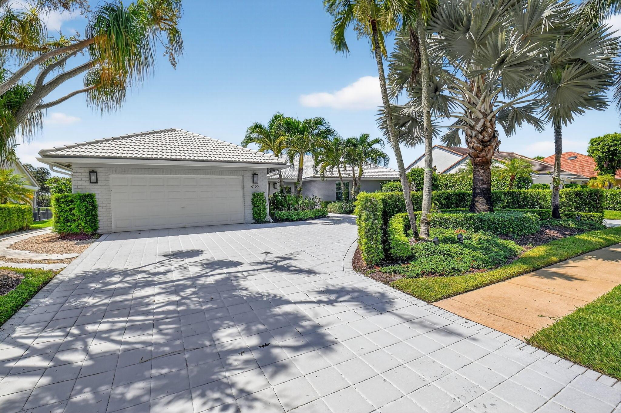 4199 Bocaire Boulevard