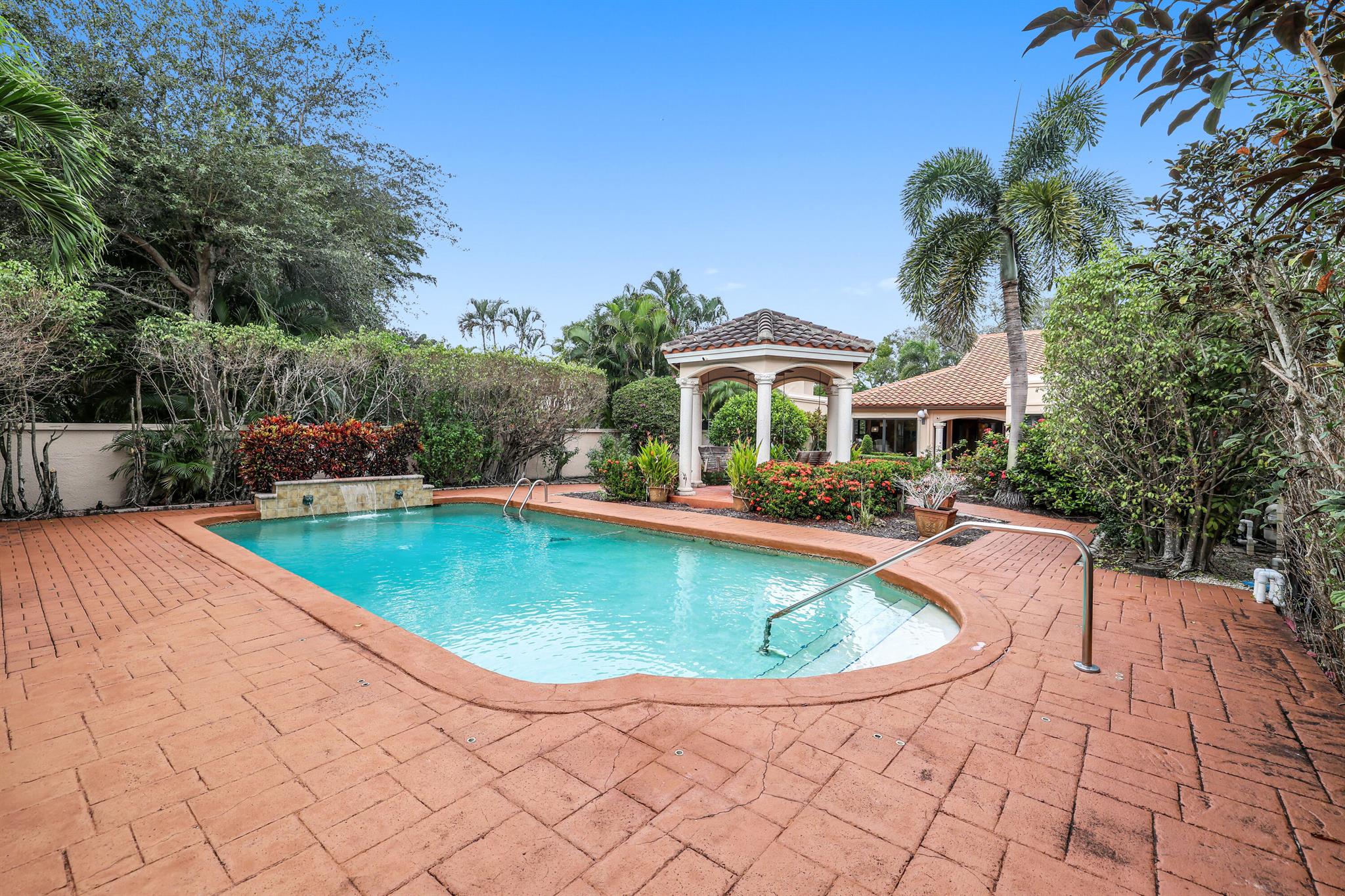 VILLA DESTE CONDO - Residential