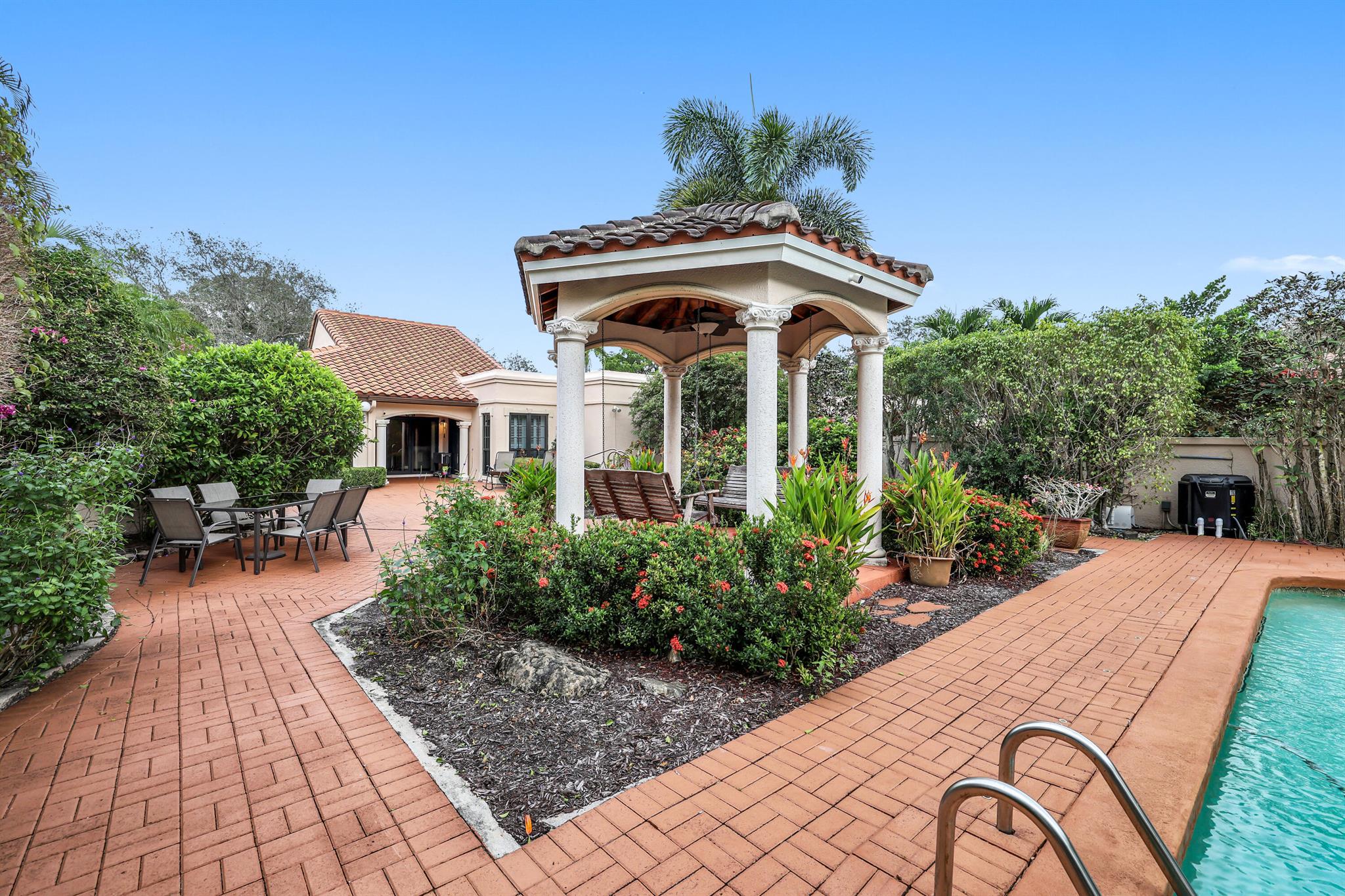 VILLA DESTE CONDO - Residential