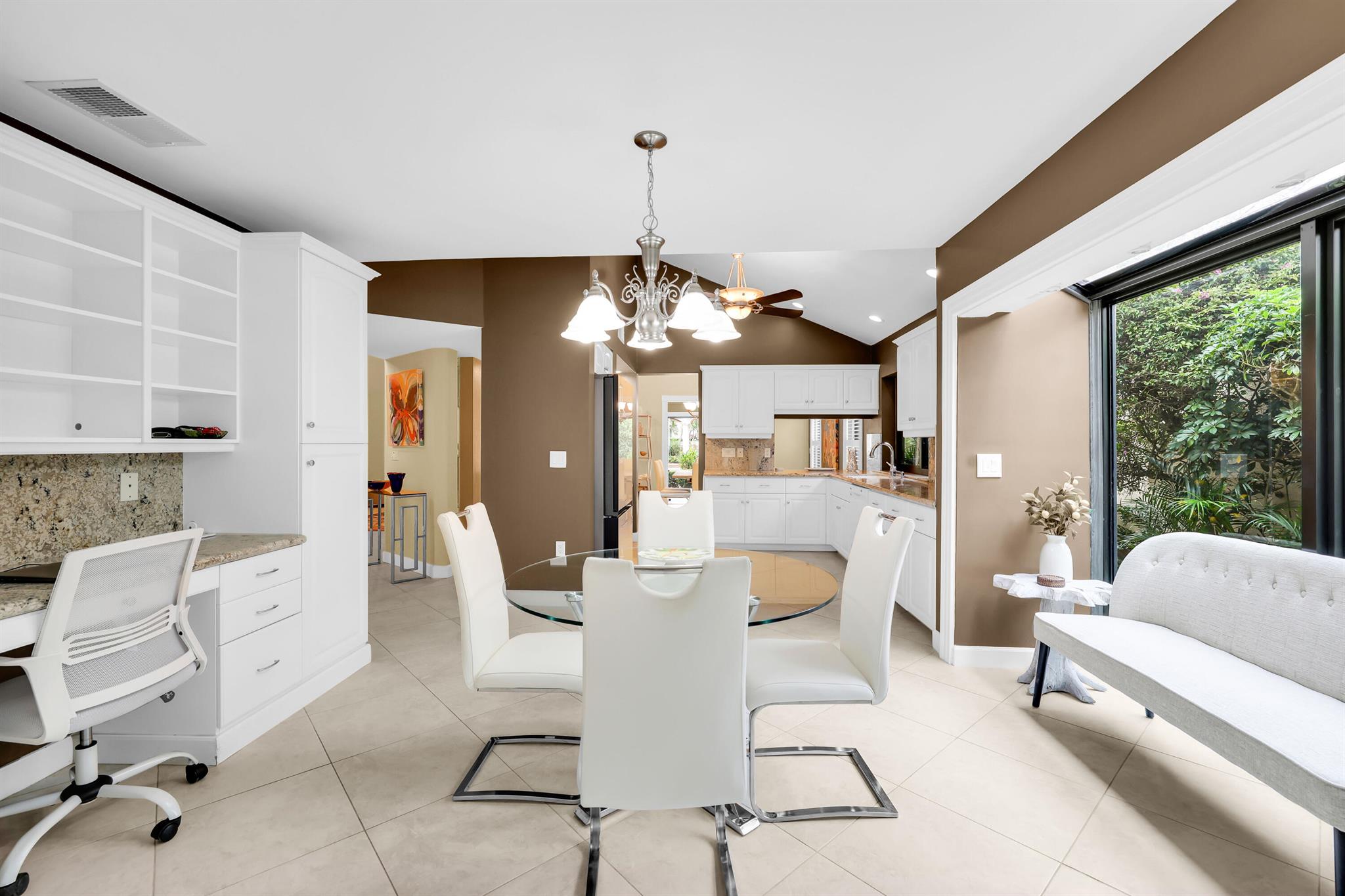 VILLA DESTE CONDO - Residential