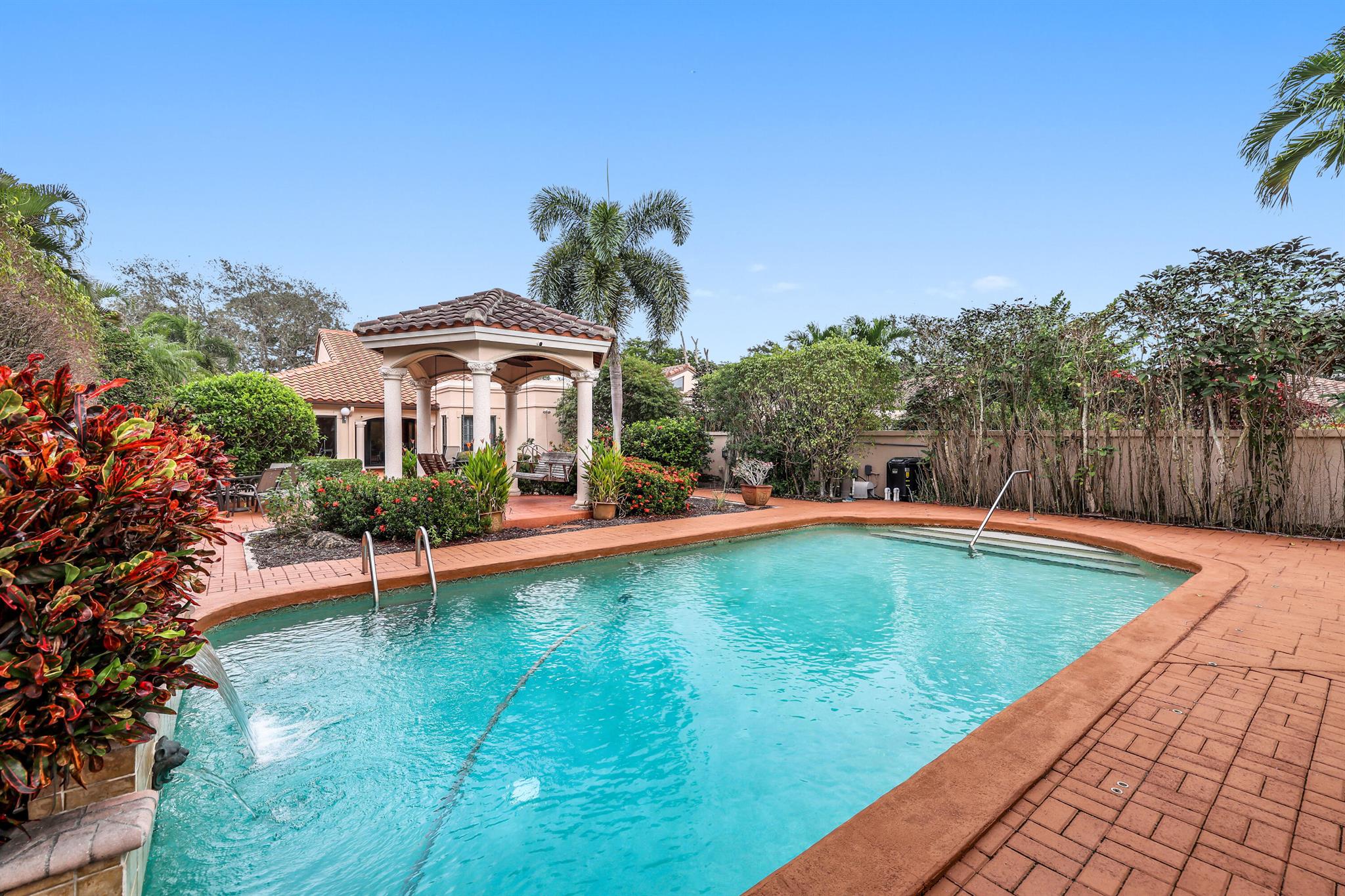 VILLA DESTE CONDO - Residential