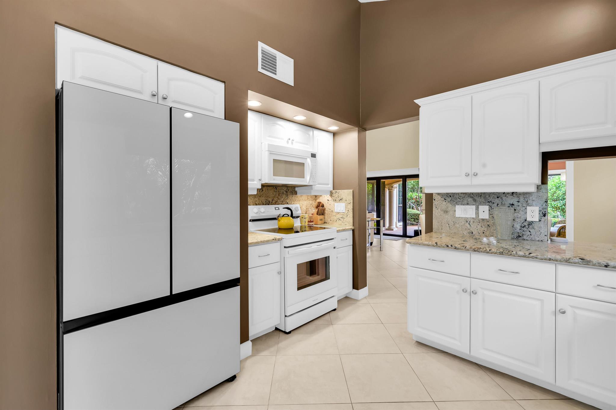 VILLA DESTE CONDO - Residential