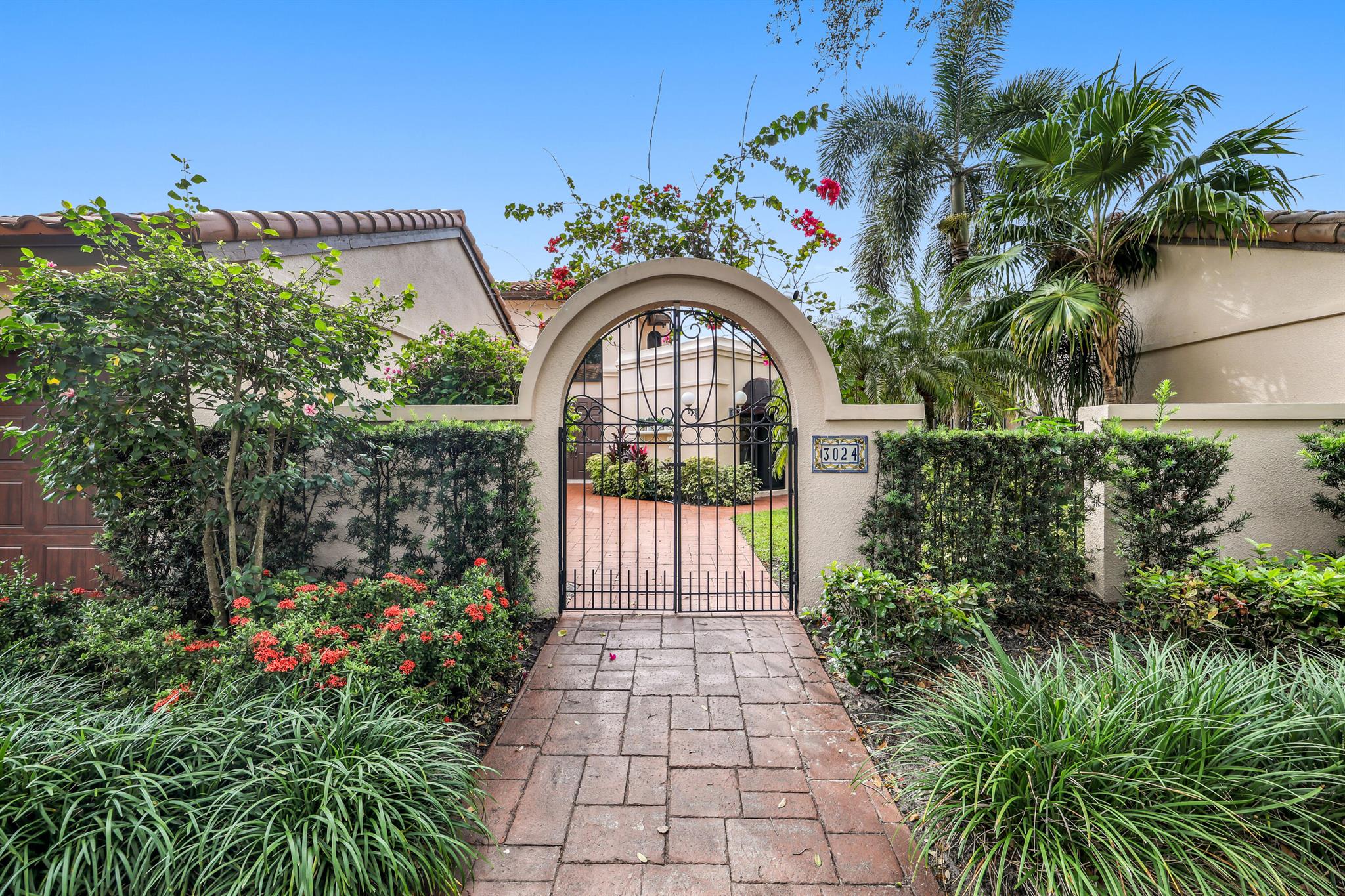 VILLA DESTE CONDO - Residential