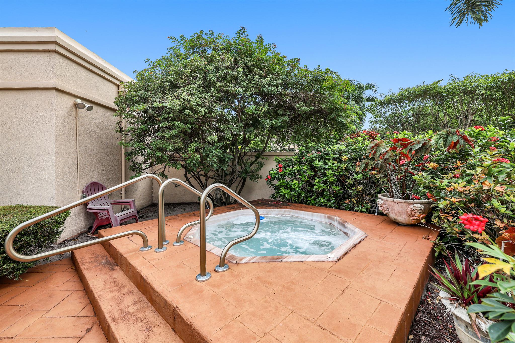 VILLA DESTE CONDO - Residential