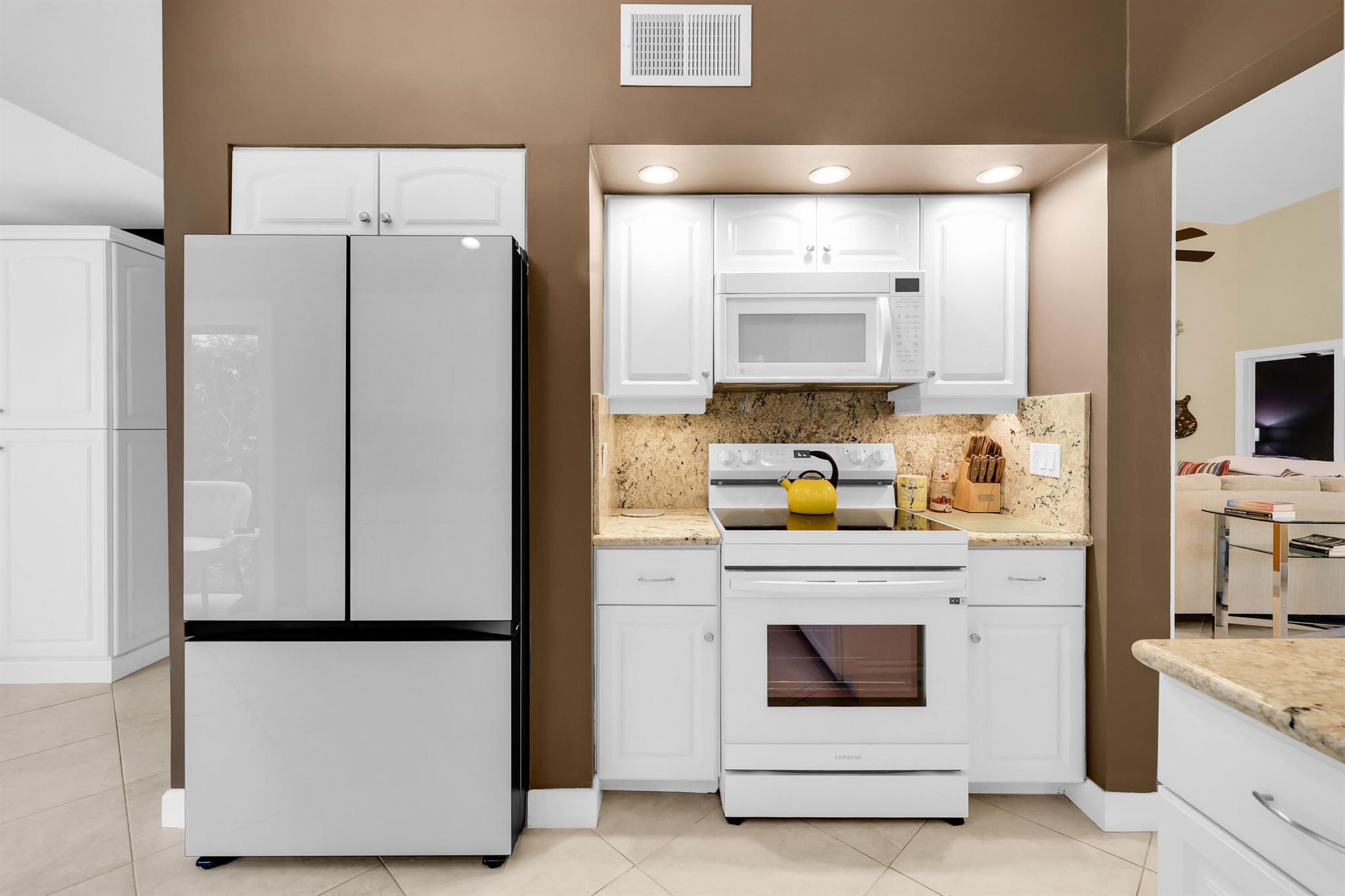 VILLA DESTE CONDO - Residential