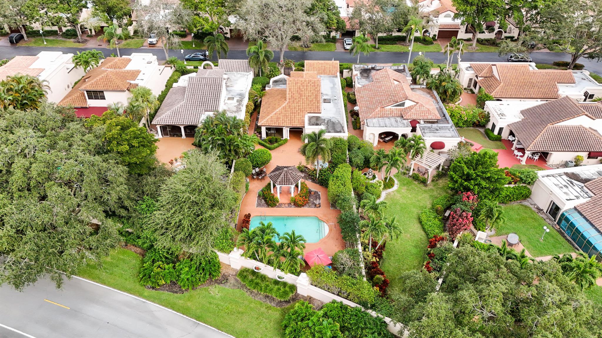 VILLA DESTE CONDO - Residential