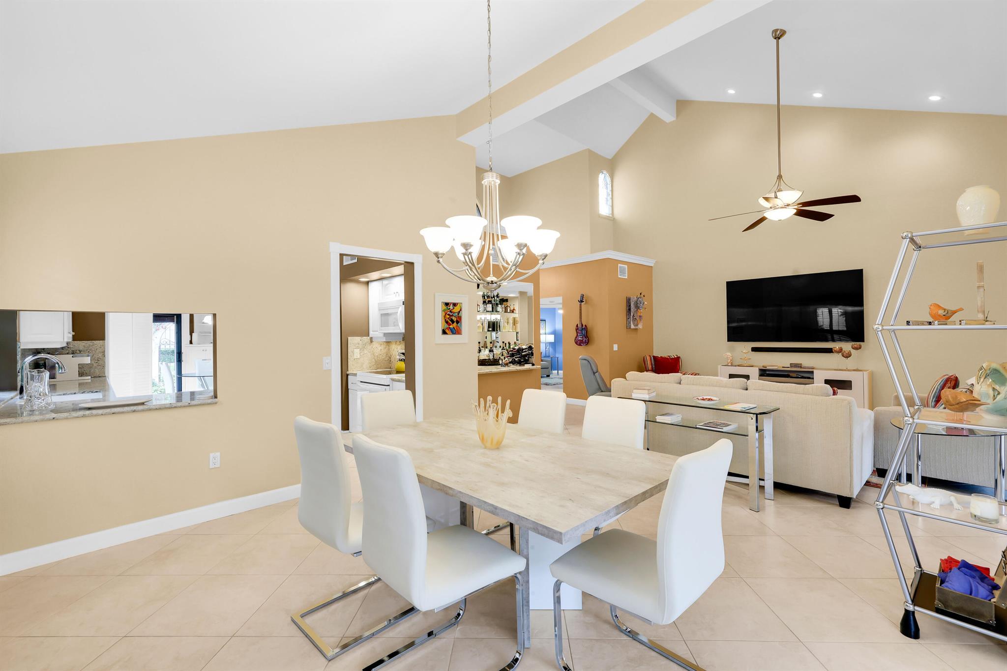 VILLA DESTE CONDO - Residential