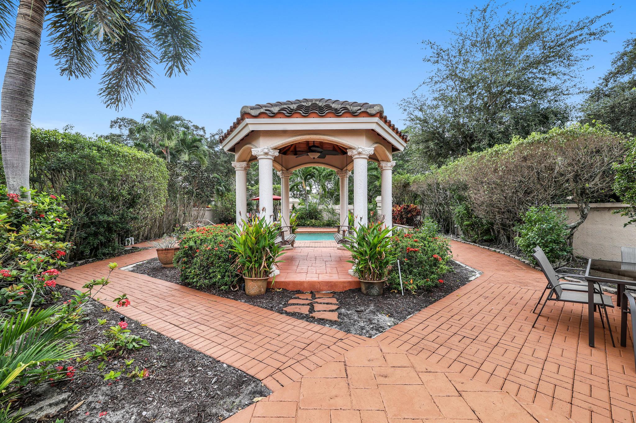 VILLA DESTE CONDO - Residential