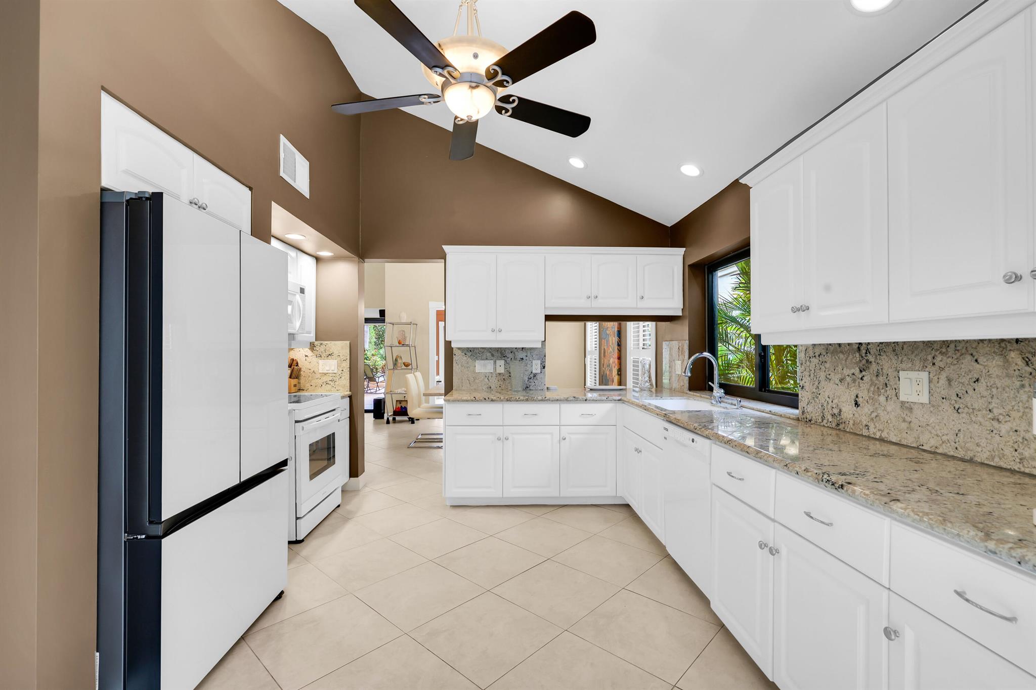 VILLA DESTE CONDO - Residential