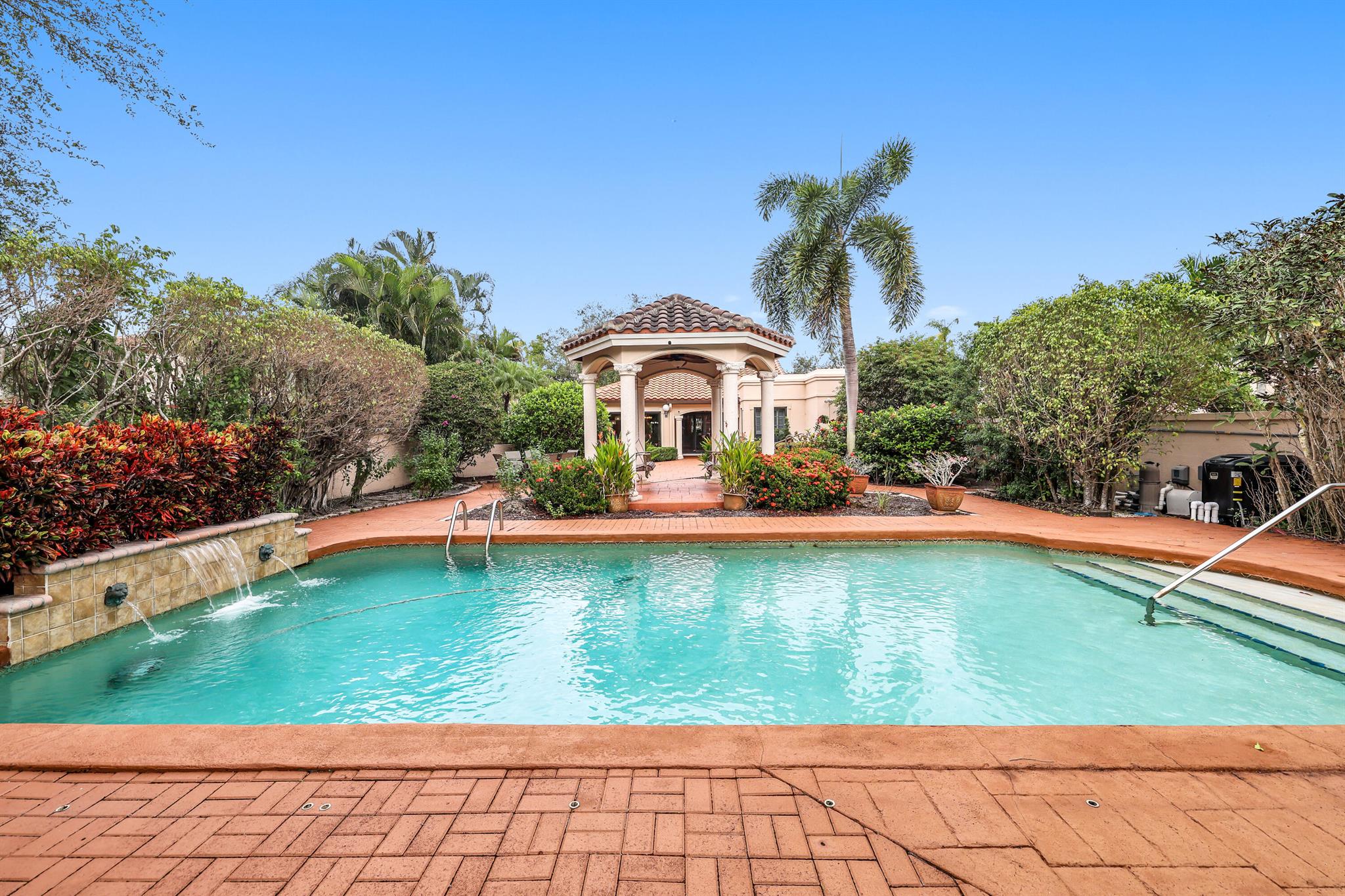 VILLA DESTE CONDO - Residential