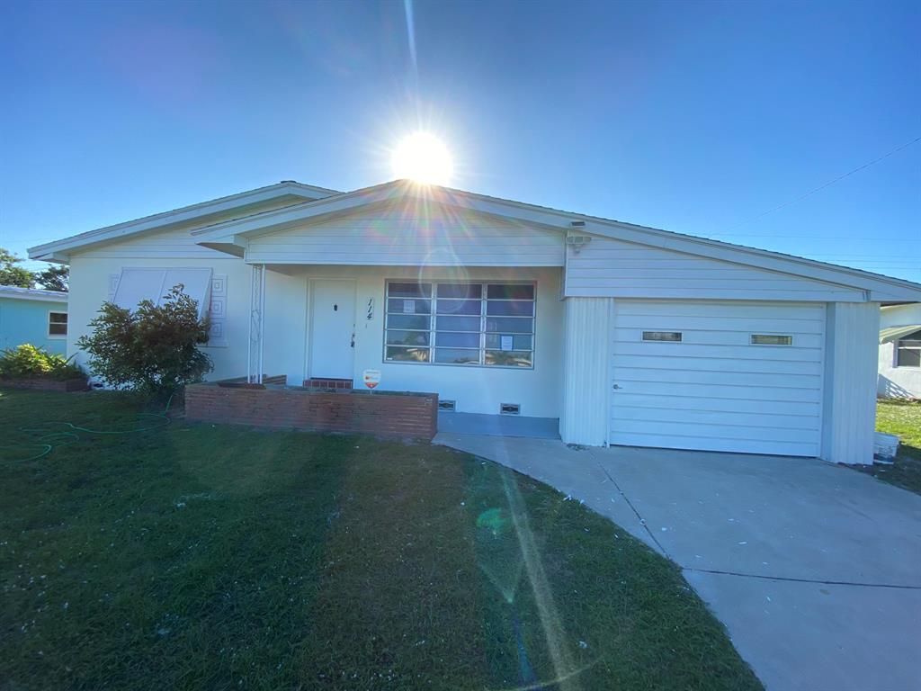 Photo of 114 E Arbor Avenue, Port Saint Lucie, FL 34952 (MLS # R10716277)