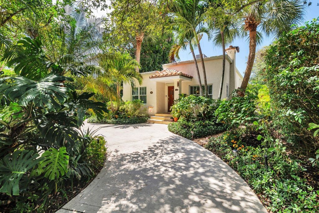 Photo of 812 Upland Road, West Palm Beach, FL 33401 (MLS # R11103759)