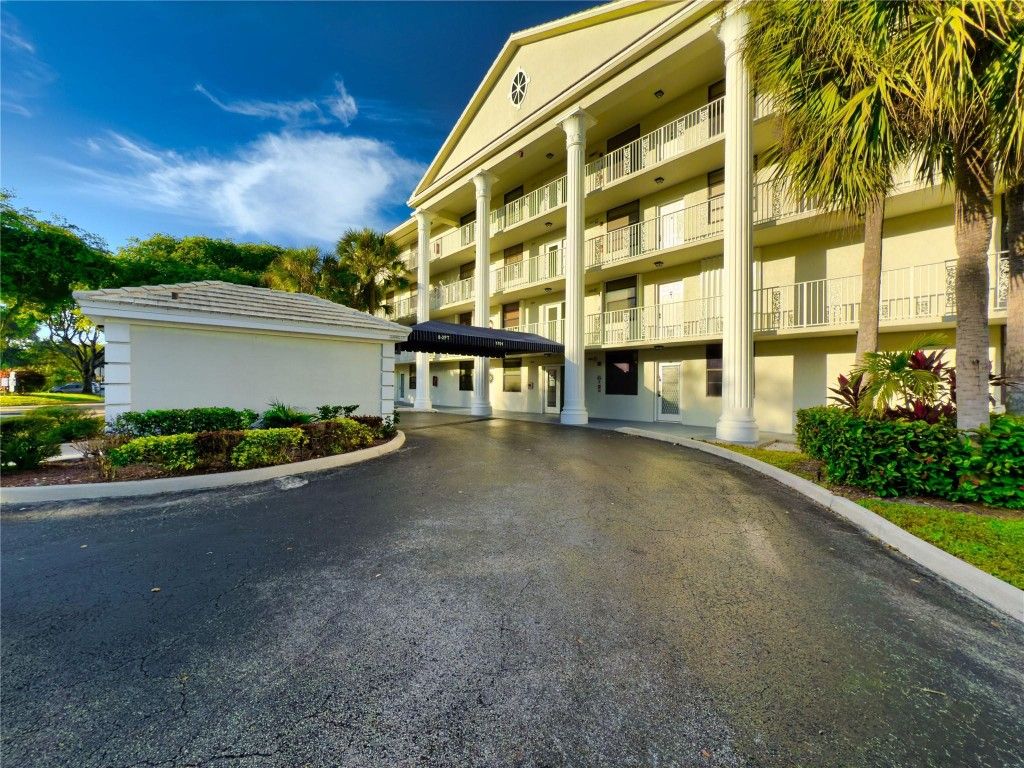 Photo of 1701 Whitehall Drive #303, Davie, FL 33324 (MLS # F10540304)