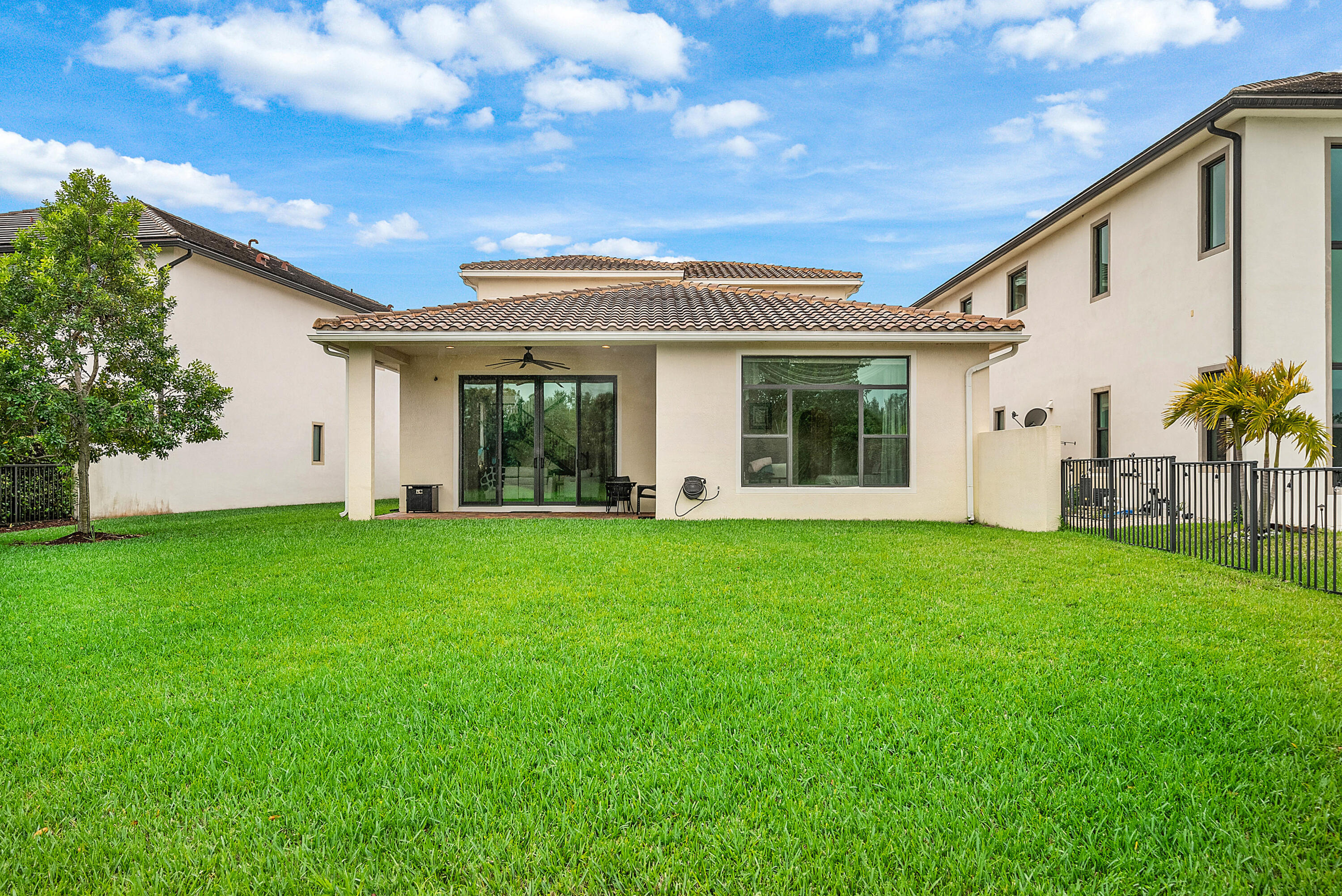 PALM MEADOWS ESTATES - Residential