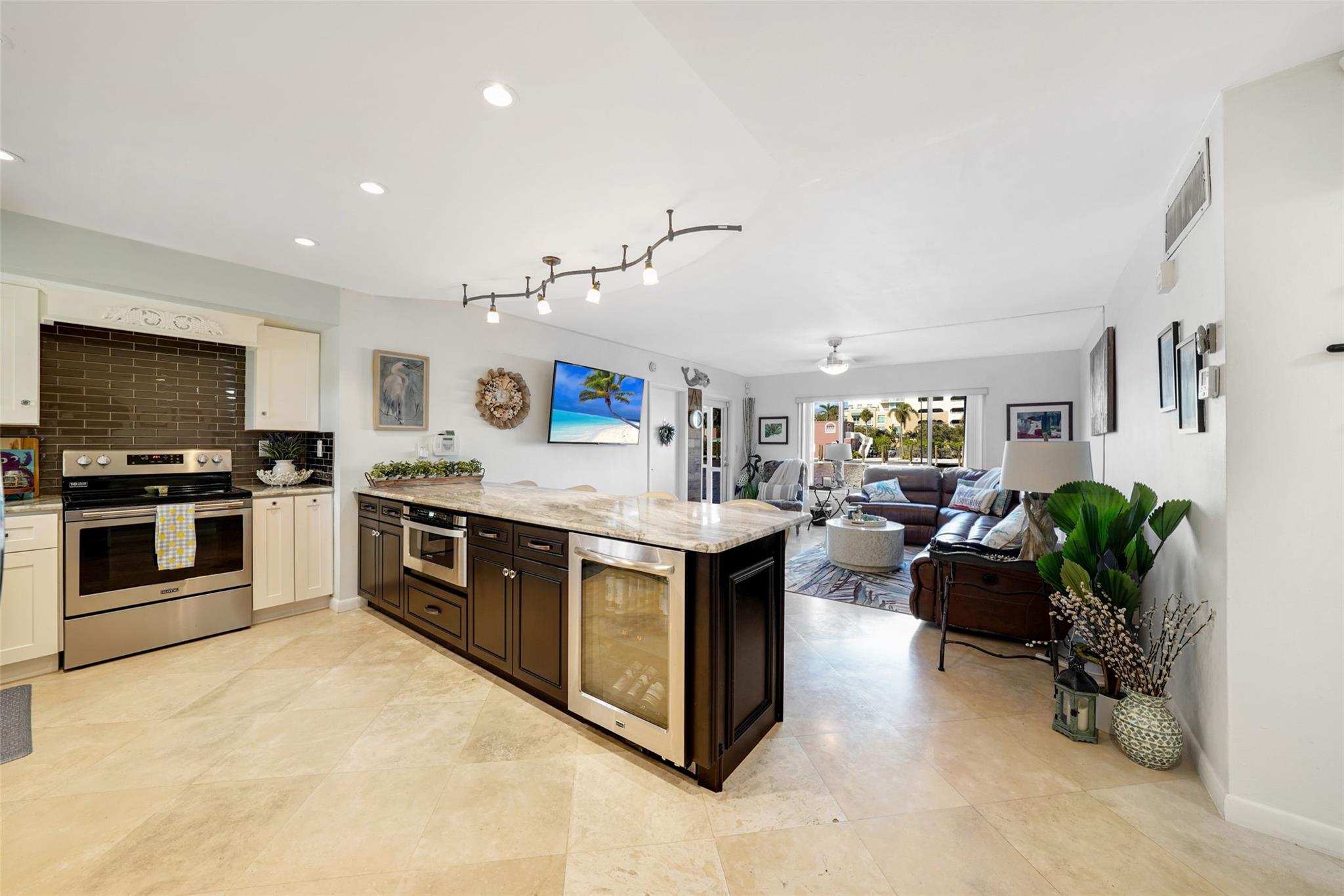 3201 NE 29th St 106