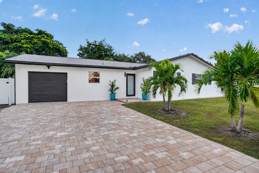 Photo of 2521 Jaeger Drive, Delray Beach, FL 33444 (MLS # B26067233)