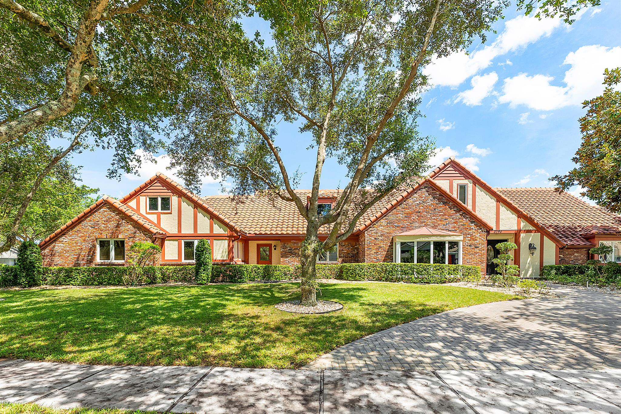 WOODFIELD HUNT CLUB - Residential