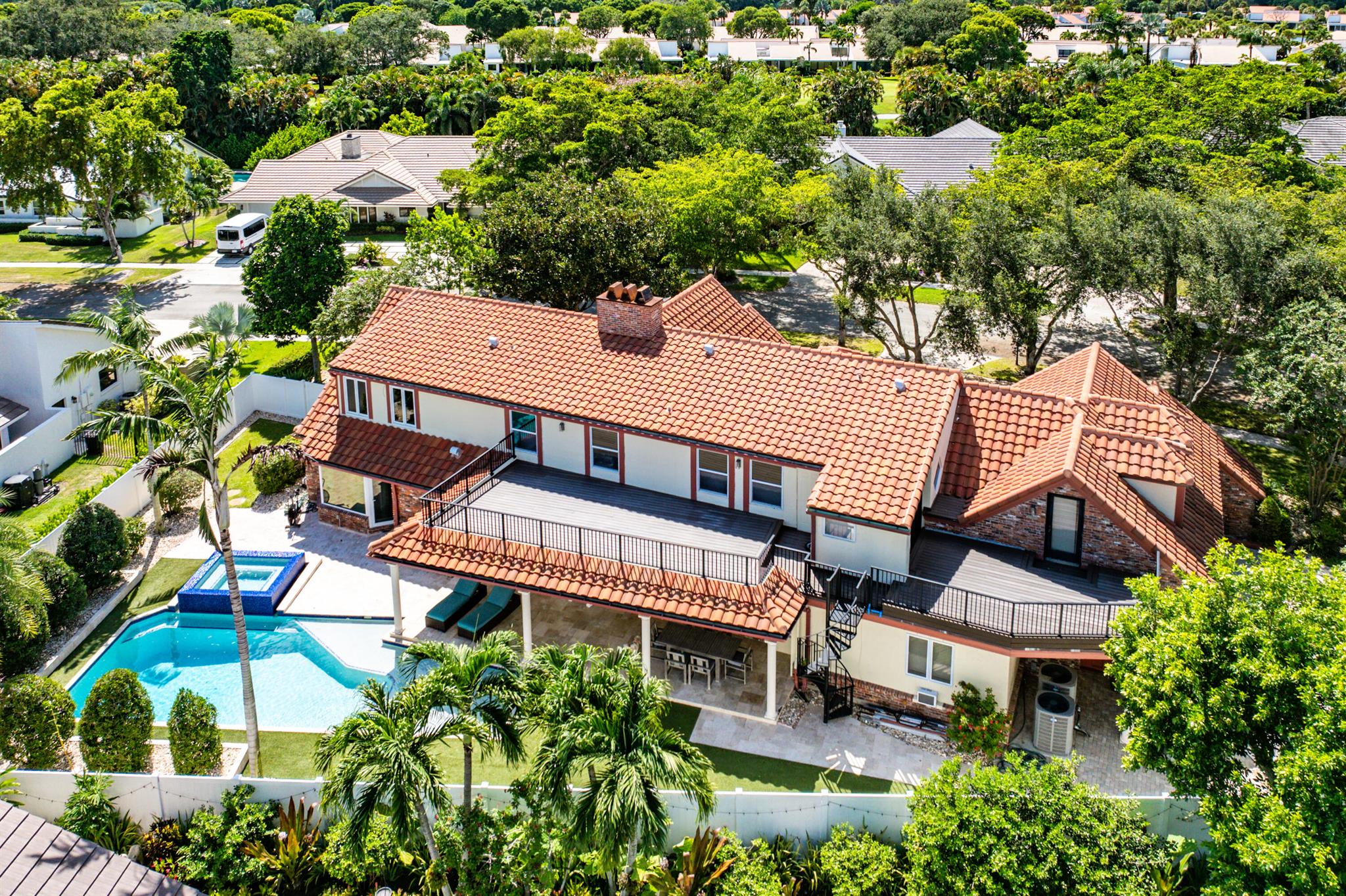 WOODFIELD HUNT CLUB - Residential