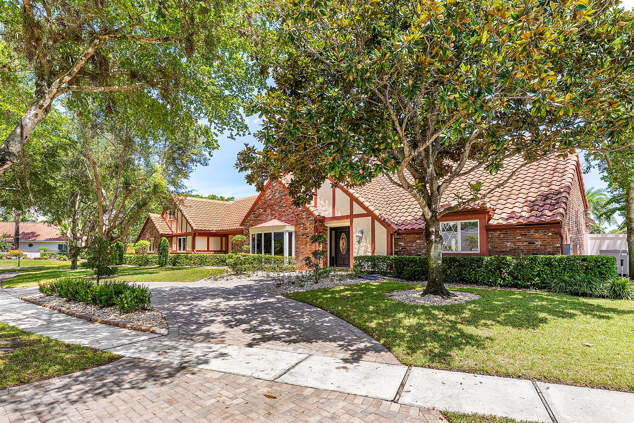 3790 Kings Way