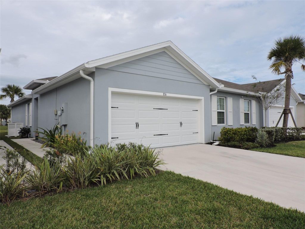 Photo of 836 Persimmon Place, Fort Pierce, FL 34981 (MLS # F10474350)
