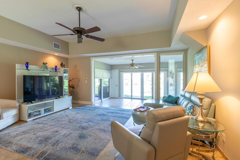 VILLAS OF SANDPIPER BAY U - Residential