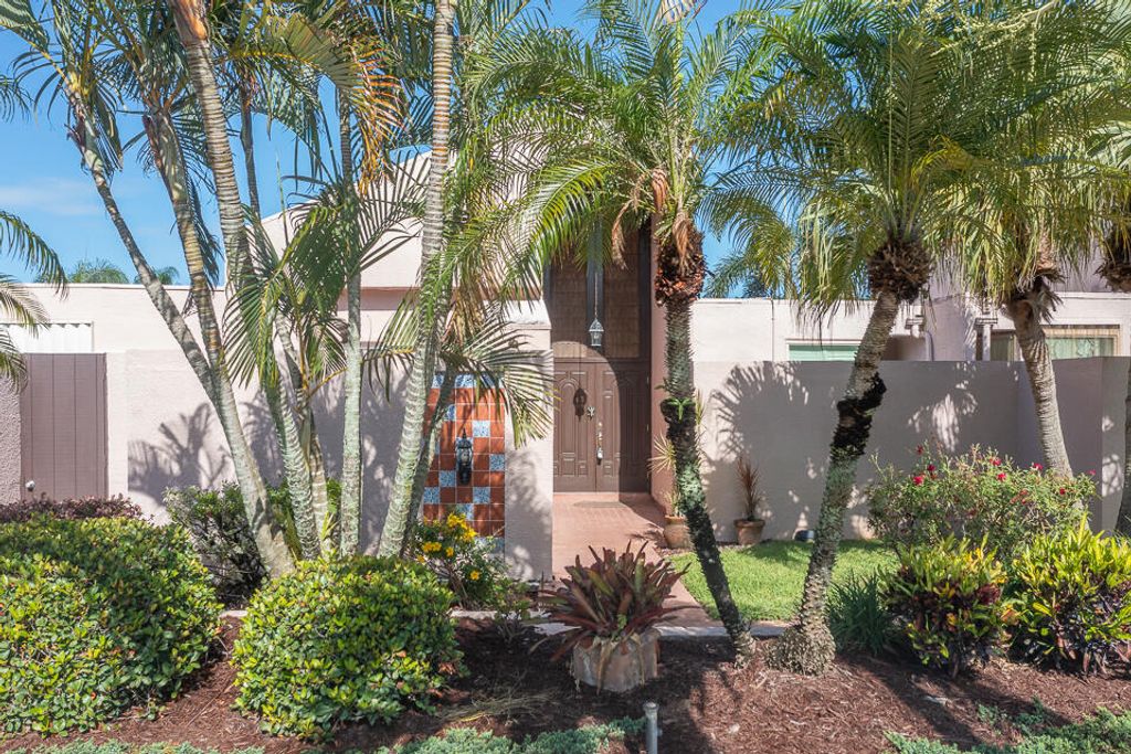Photo of 3320 SE Sandpiper Circle, Port Saint Lucie, FL 34952 (MLS # R11104208)