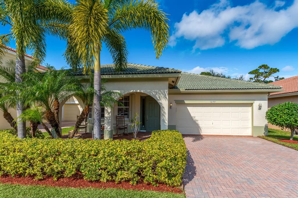 Photo of 1099 SE Kirk Street, Stuart, FL 34997 (MLS # R10773675)