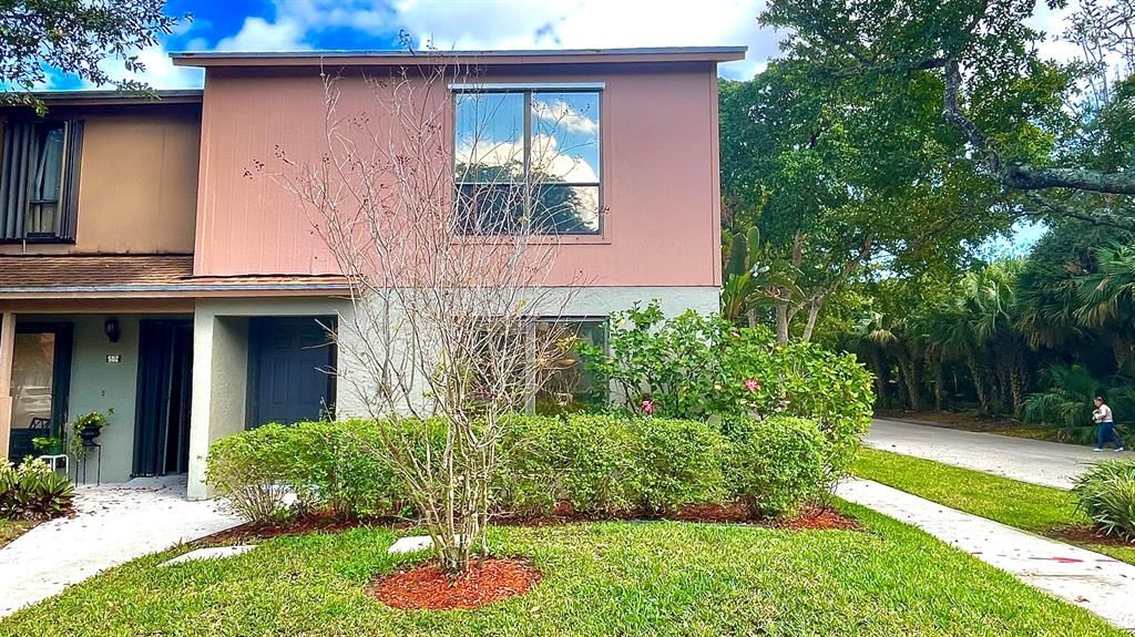 Photo of 501 Sandtree Drive, Palm Beach Gardens, FL 33403 (MLS # R10872040)