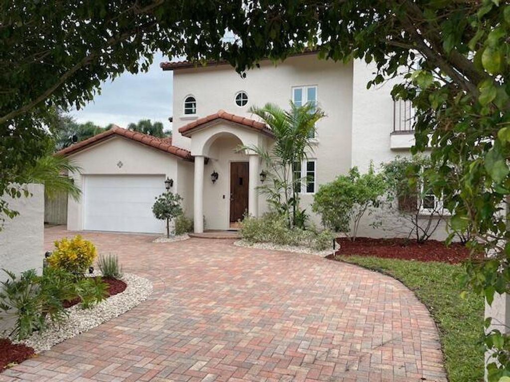 Photo of 798 NW 6th Drive, Boca Raton, FL 33486 (MLS # R11039575)