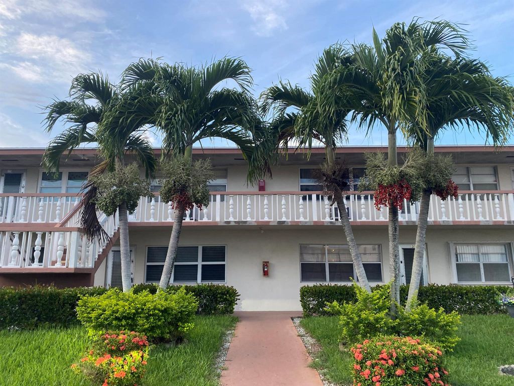 Photo of 14 Coventry A #14, West Palm Beach, FL 33417 (MLS # R10913412)