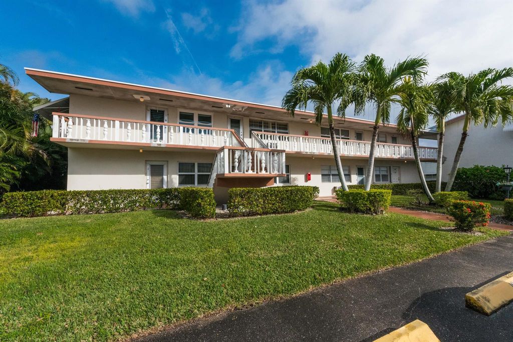 Photo of 14 Coventry A #14, West Palm Beach, FL 33417 (MLS # R10913412)