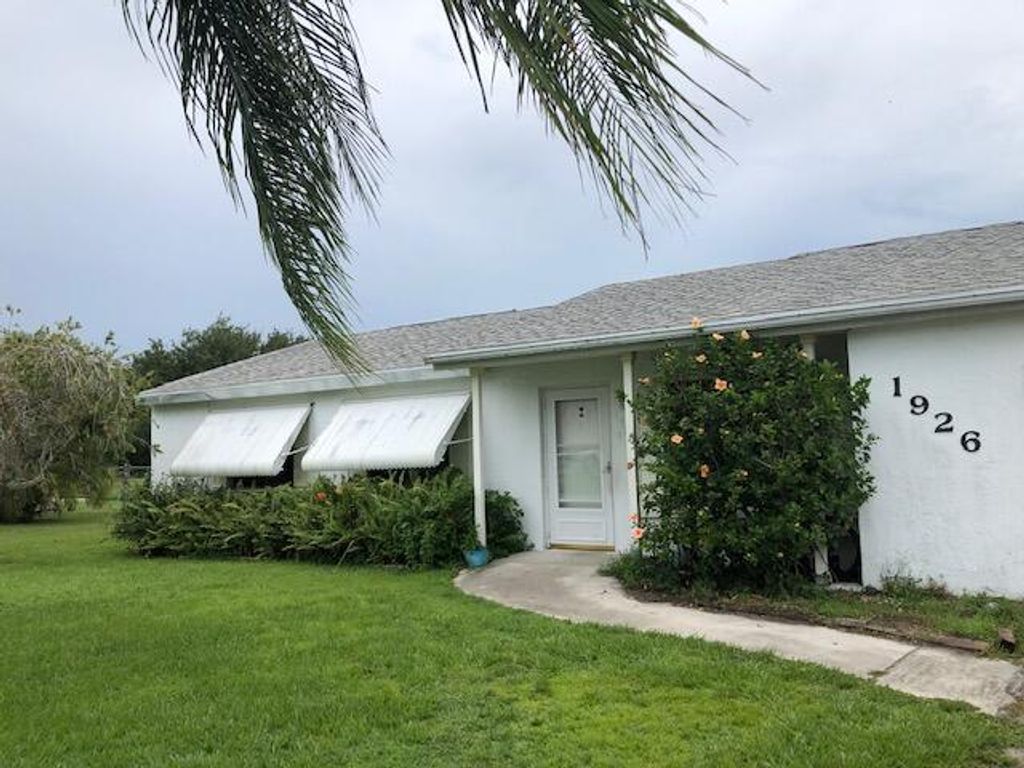 Photo of 1926 SE Avanti Circle Cir, Port St Lucie, FL 34952 (MLS # R10727905)