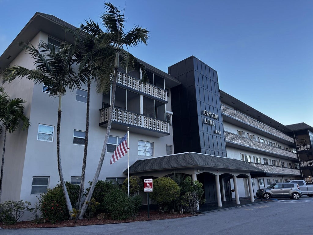 Photo of 941 CRYSTAL LAKE Drive #105, Deerfield Beach, FL 33064 (MLS # B26091737)