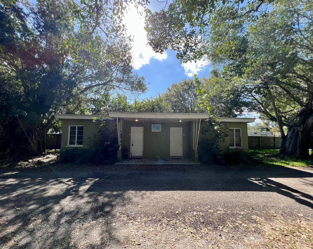 Photo of 3261 S Us Highway 1 #5, Fort Pierce, FL 34982 (MLS # R10866747)