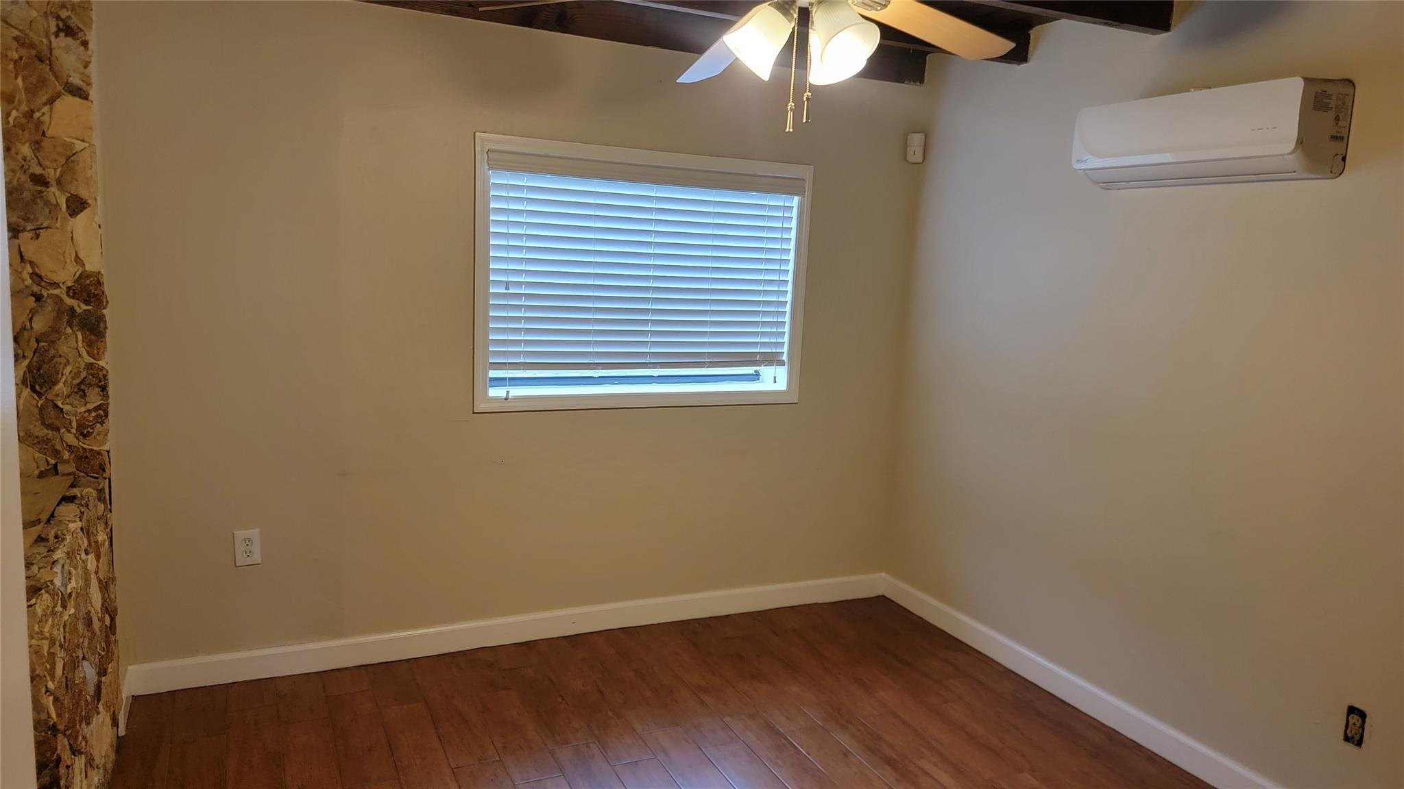 Mic-Lil Estates 36-25 B - Residential Lease