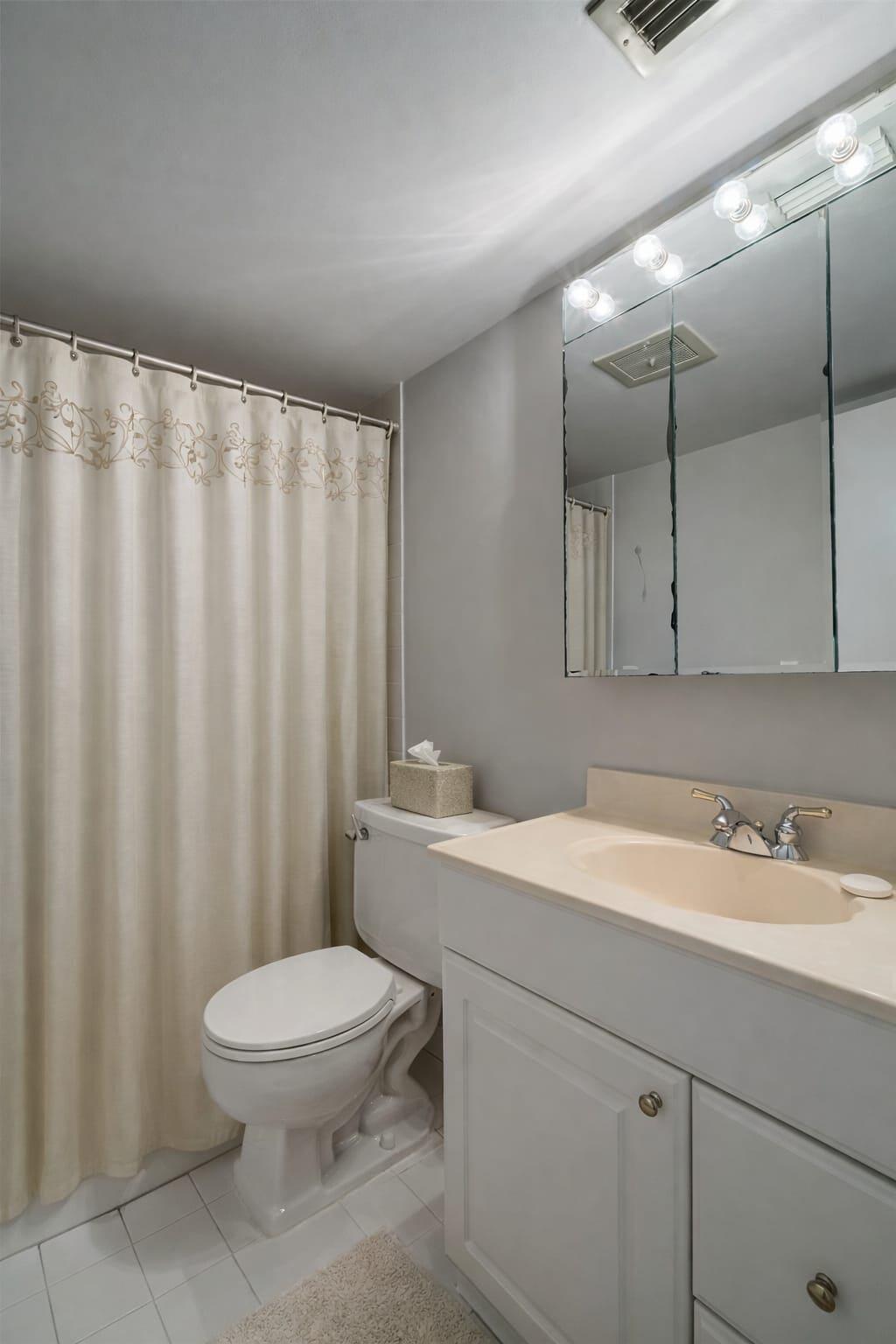 LIGHTHOUSE POINT PLAZA CONDO - Residential Lease