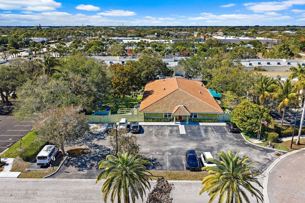 Photo of 100 Intracoastal Pointe Drive, Jupiter, FL 33477 (MLS # R11165102)